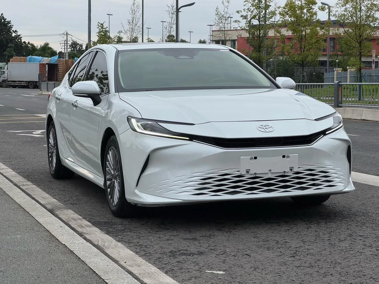 Toyota Camry, 2024 — фото 3