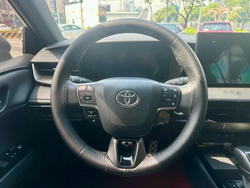 Toyota Camry, 2024 — фото 20