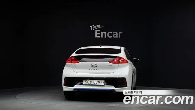Hyundai Ioniq Ionic Hybrid, 2016 — фото 3