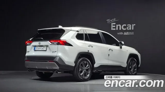 Toyota Rav4, 2025 — фото 2