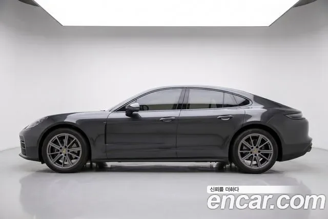 Porsche Panamera 976