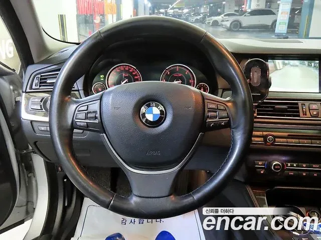 BMW 5-Series F10, 2013 — фото 11