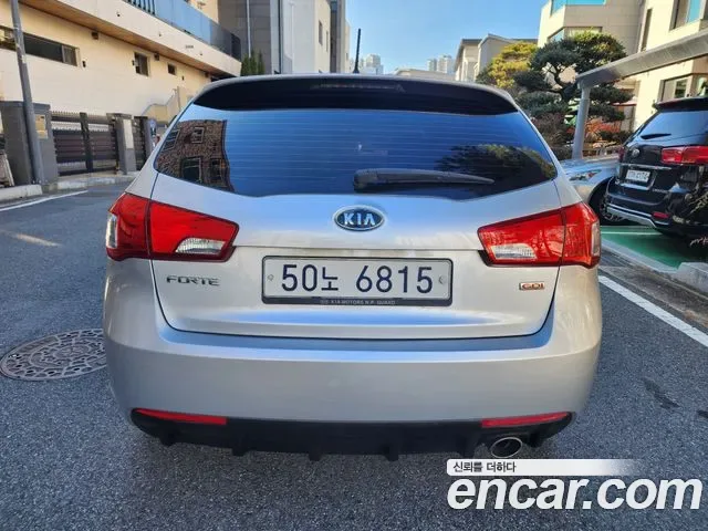 Kia Porte Forte hatchback, 2011 — фото 6