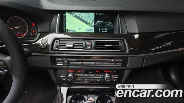 BMW 5-Series F10, 2013 — фото 19