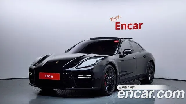 Porsche Panamera 976