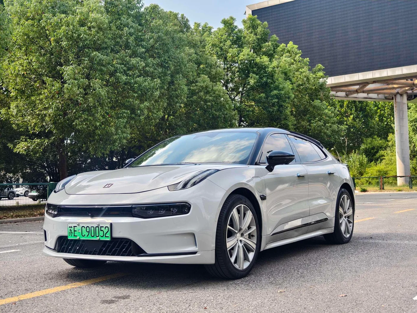 ZEEKR 001