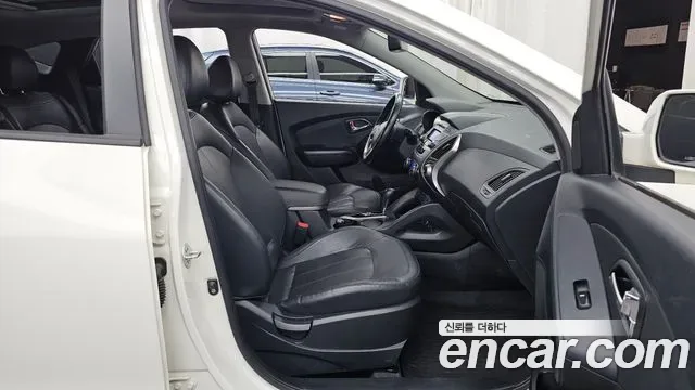 Hyundai Tucson ix, 2010 — фото 11