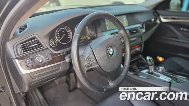 BMW 5-Series F10, 2010 — фото 15