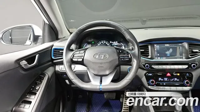 Hyundai Ioniq Ionic Hybrid, 2016 — фото 13