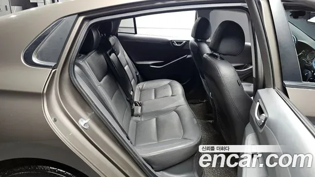 Hyundai Ioniq Ionic Hybrid, 2016 — фото 11