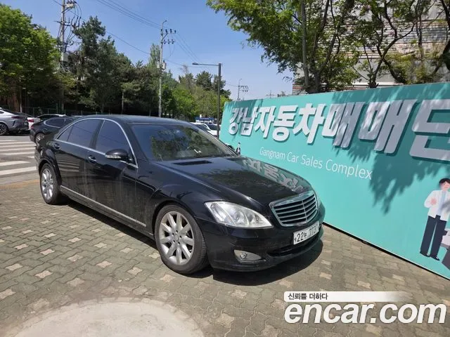 Mercedes-Benz S-Class W221
